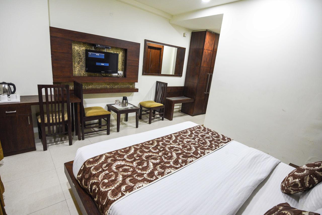 Hotel Royal Villas Bhopal Bagian luar foto